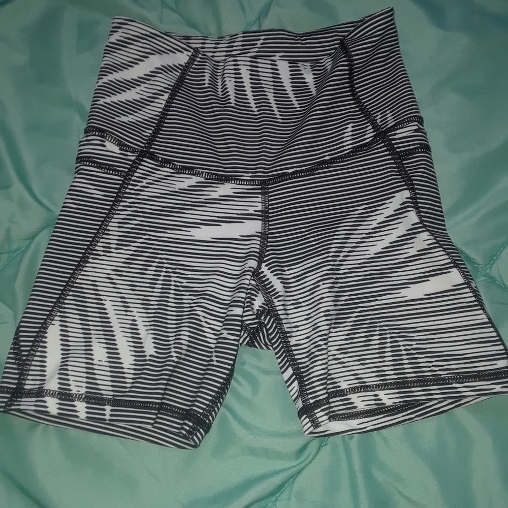 Old Navy active Capri shorts